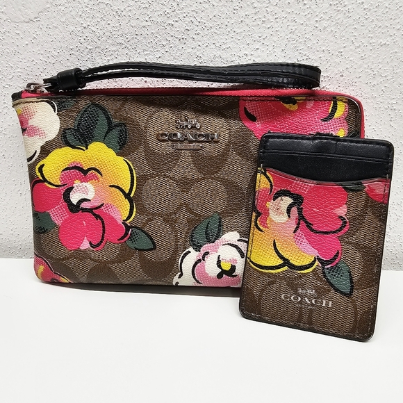 Coach Wrislet In Signature Canvas With Vintage Rose Print W/ Id/Cardholder Rehab - Picture 1 of 12